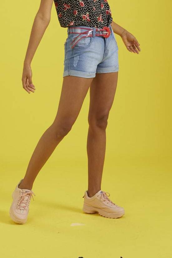 Shorts Jeans com barra Dobrada